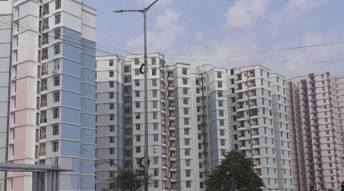2 BHK Flat for Rent in Srishti Apartments