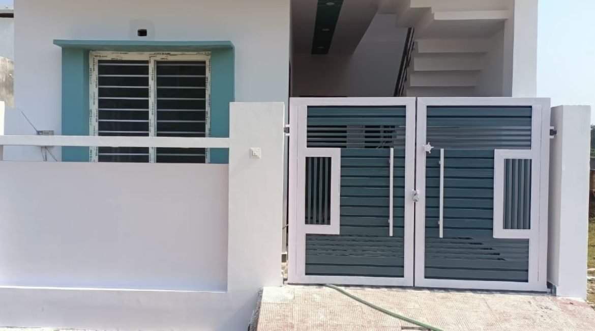 3 BHK Row House for Sale at Kursi Road