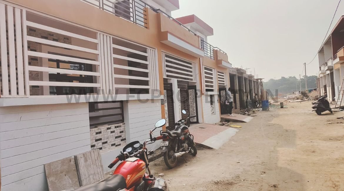2/3 BHK Independent Row House for Sale in Kursi Road
