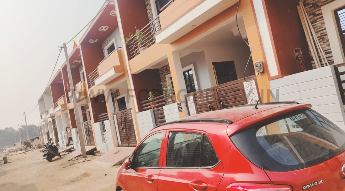 2/3 BHK Independent Row House for Sale in Kursi Road