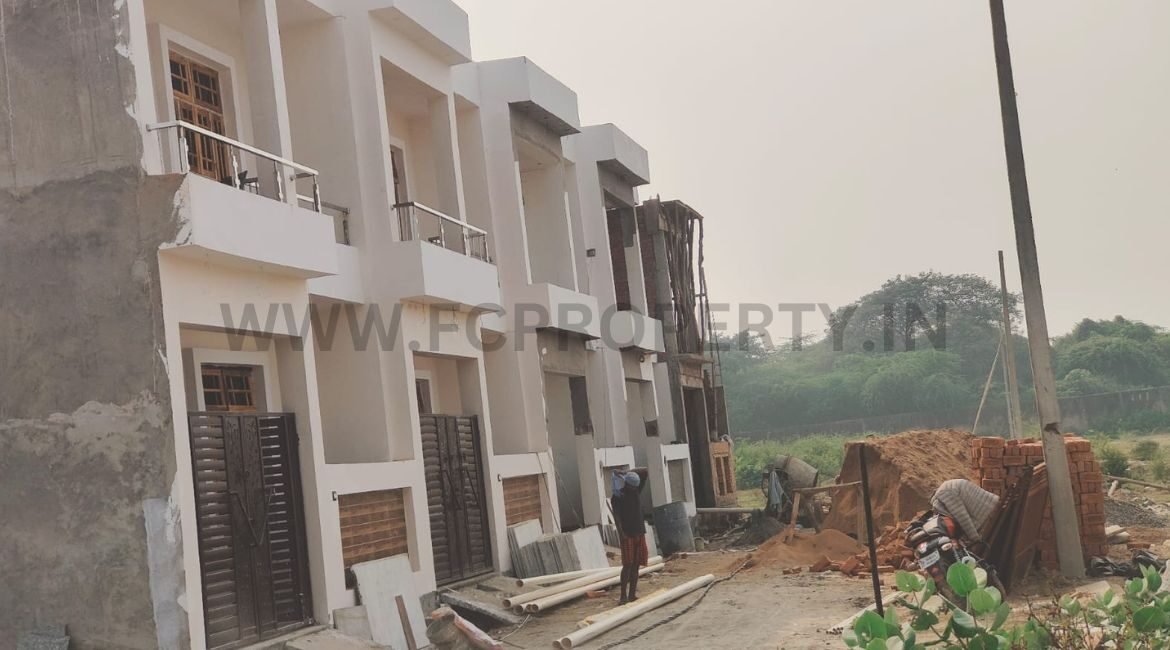 Ready to Move 2/3 BHK House for Sale in Kursi Road