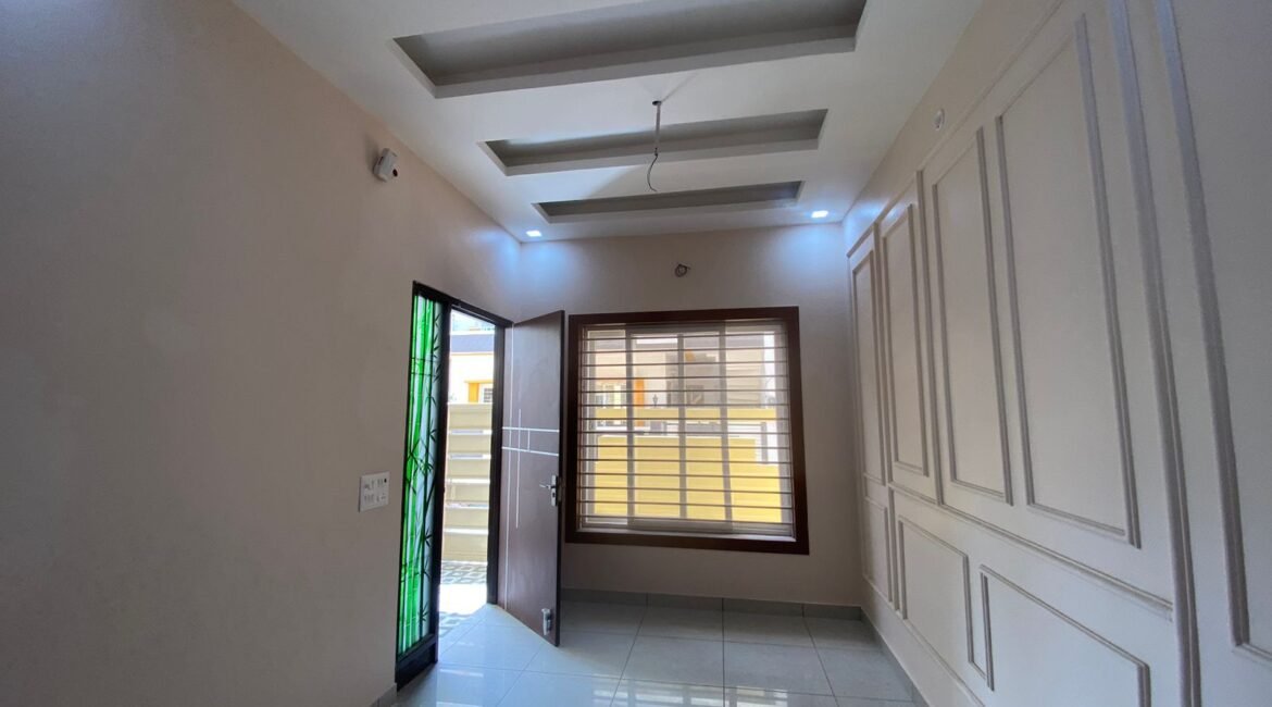 3 BHK House for Sale on Kursi Road | Modern Row House