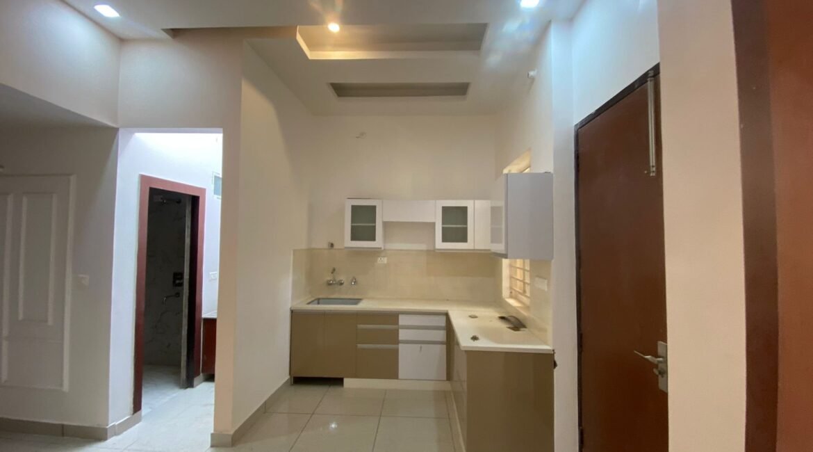 3 BHK House for Sale on Kursi Road | Modern Row House