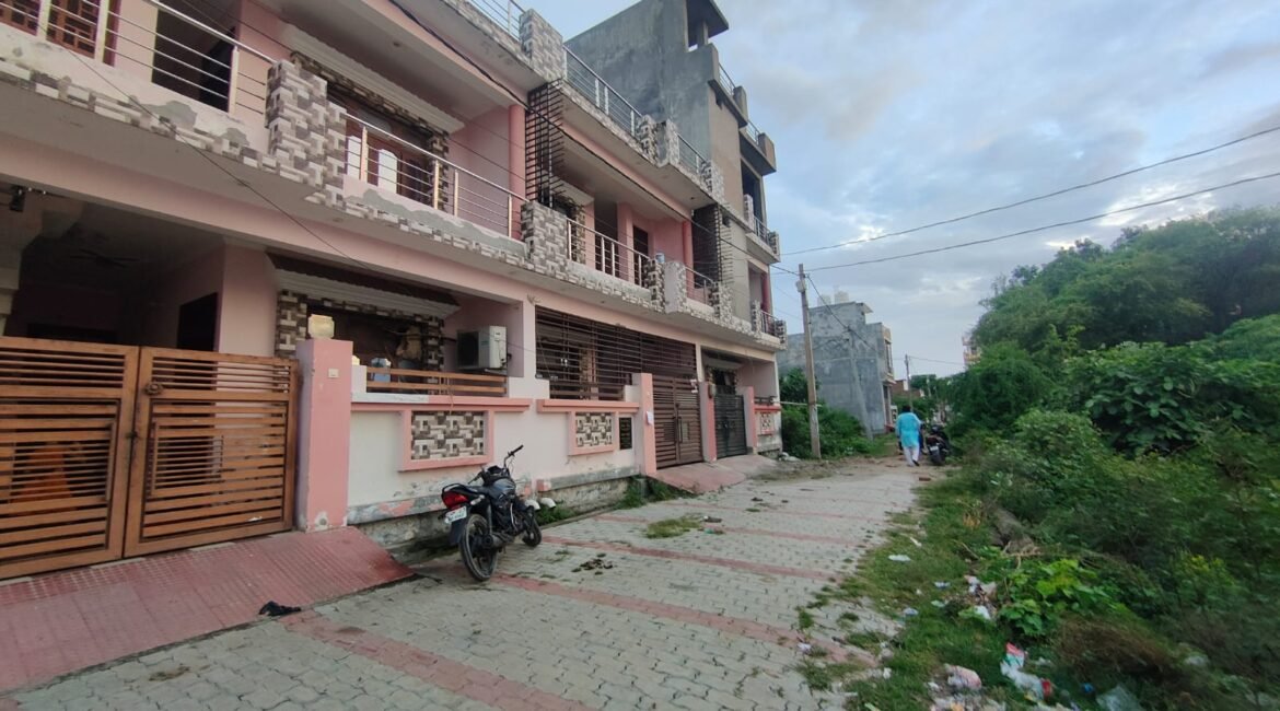 Spacious 3 BHK Resale House | 800 Sq. Ft. Land | Arjun Enclave, Lucknow