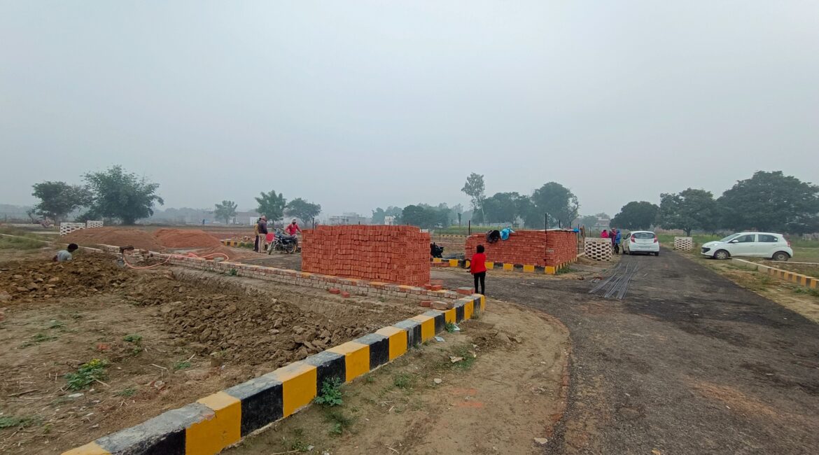 Plot in Lucknow Kursi Road Tedipuliya Starting Price 1199Rs