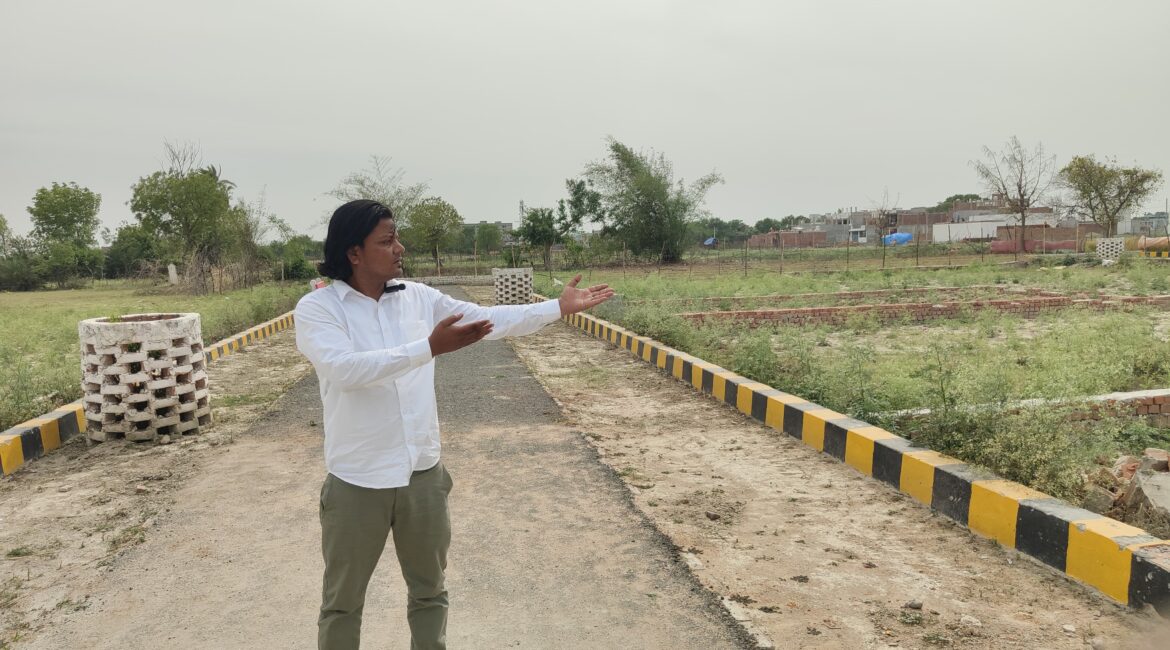 PLOT For Sale In kursi road tedipuliya near integral university Lucknow