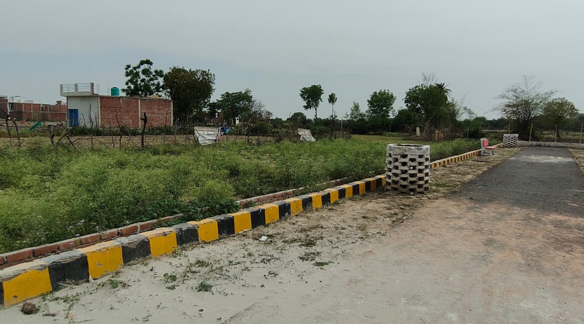 PLOT For Sale In kursi road tedipuliya near integral university Lucknow