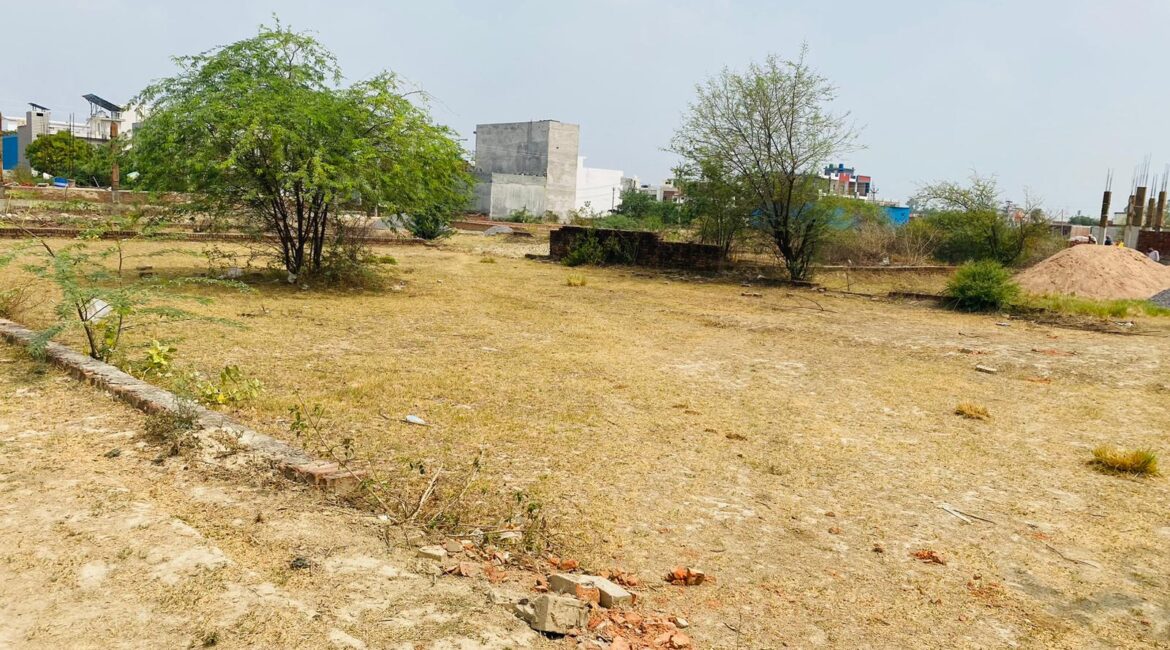 plot for sale MS colony Near intrigril university near M.S Institute kursi rd Lko