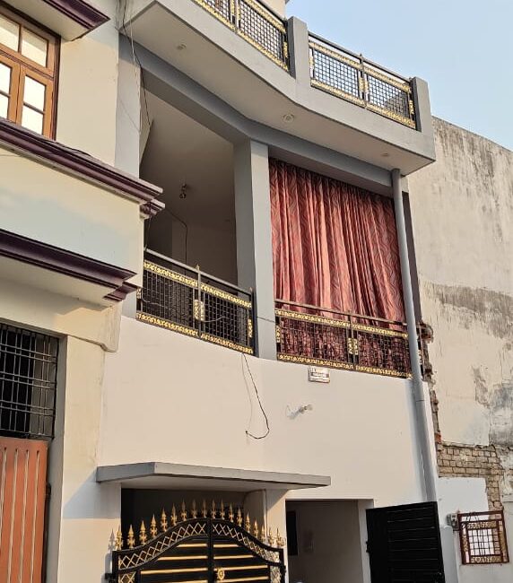 4 BHK House For Sale In Indiranagar Lucknow on Road 800 SQFT