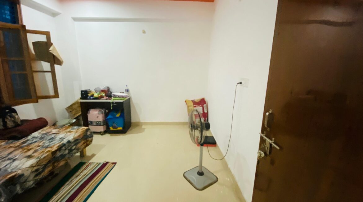 3bhk room for rent only girls Near Sent marry hospital kursi road