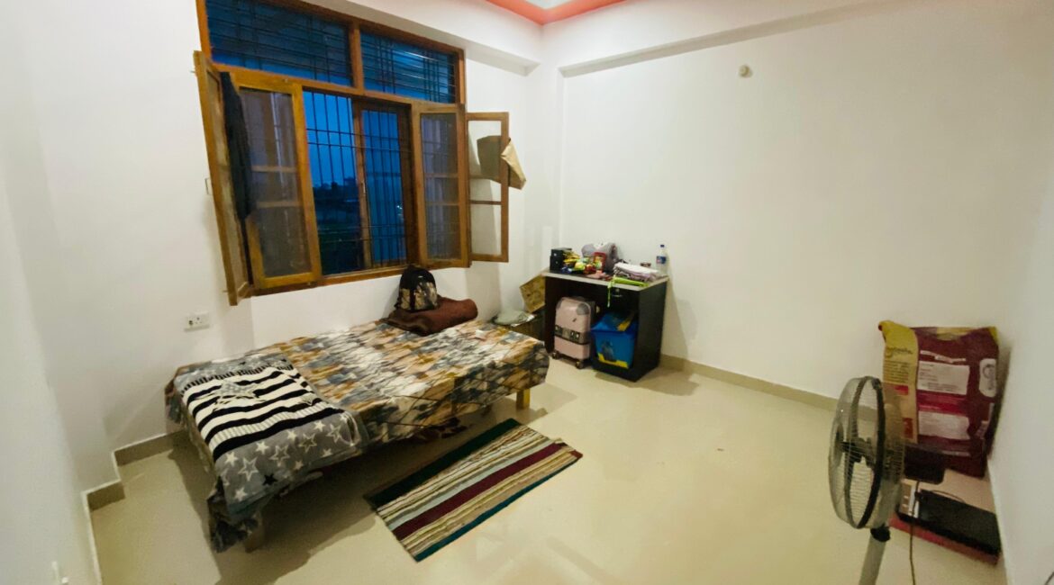 3bhk room for rent only girls Near Sent marry hospital kursi road