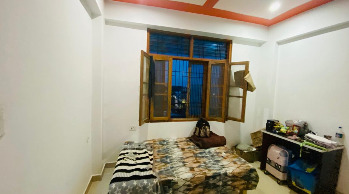 3bhk room for rent only girls Near Sent marry hospital kursi road